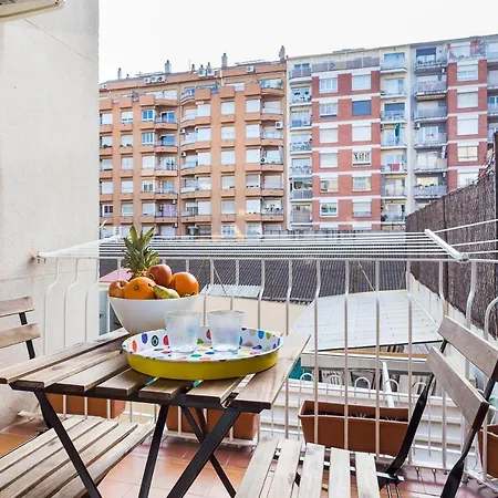 Sagrada Familia Butterfly Apartment Barcelona Exterior photo